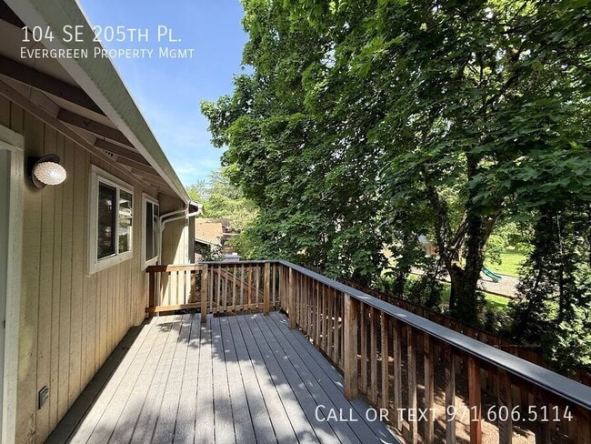 Building Photo - 104 SE 205th Pl