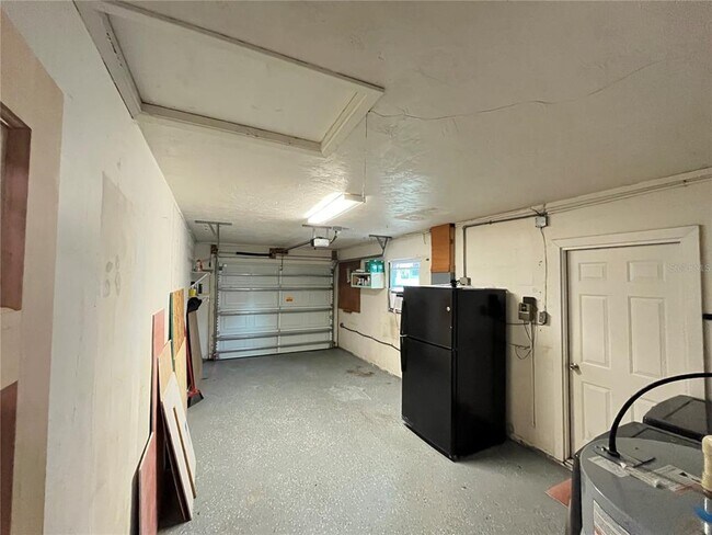 Building Photo - 422 Crosswinds Dr