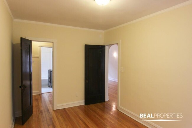 Building Photo - 1 bedroom in CHICAGO IL 60625