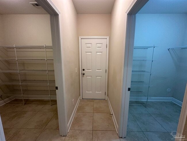 Building Photo - 8864 Spider Lily Way
