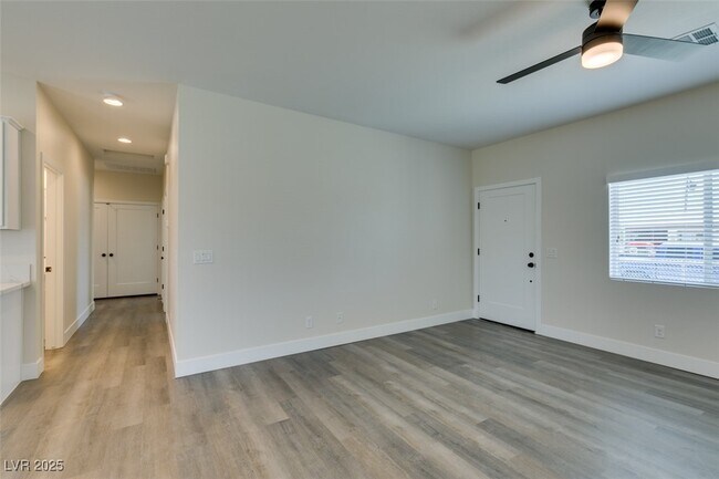 Building Photo - 1912 Carver Ave