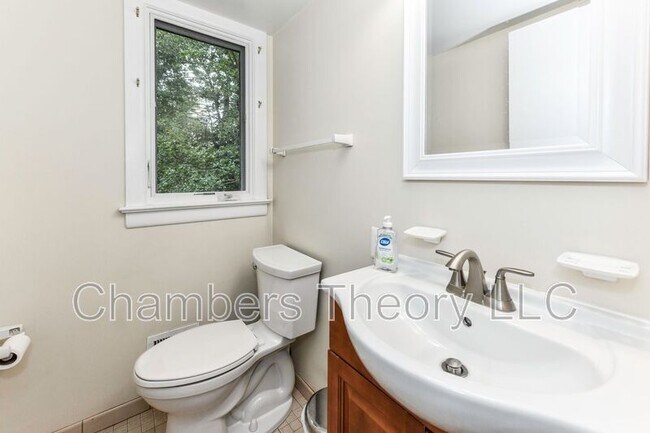 Building Photo - 8504 Shadeway Pl