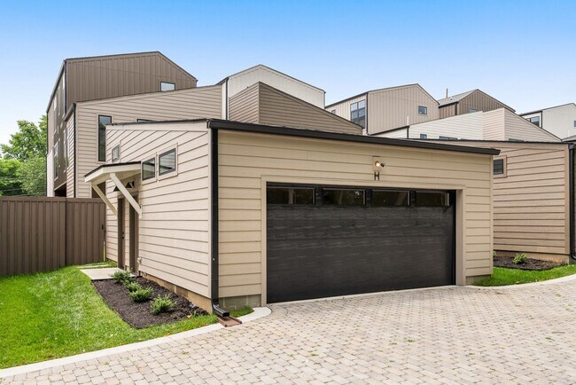 Building Photo - Stunning New Townhome in The Heart of East Nashville