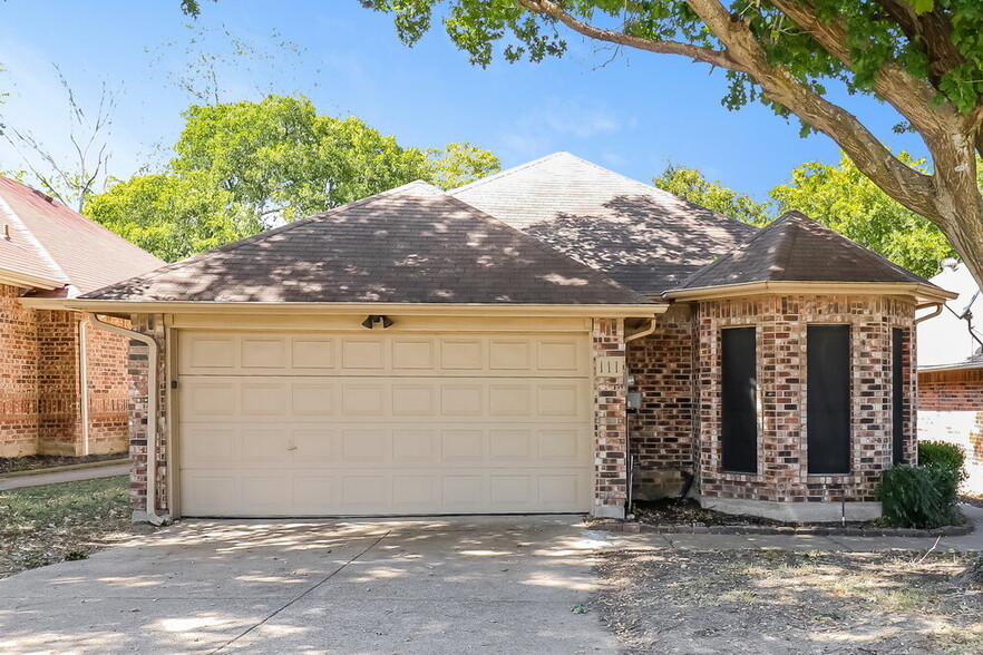 Primary Photo - 111 Streamside Dr
