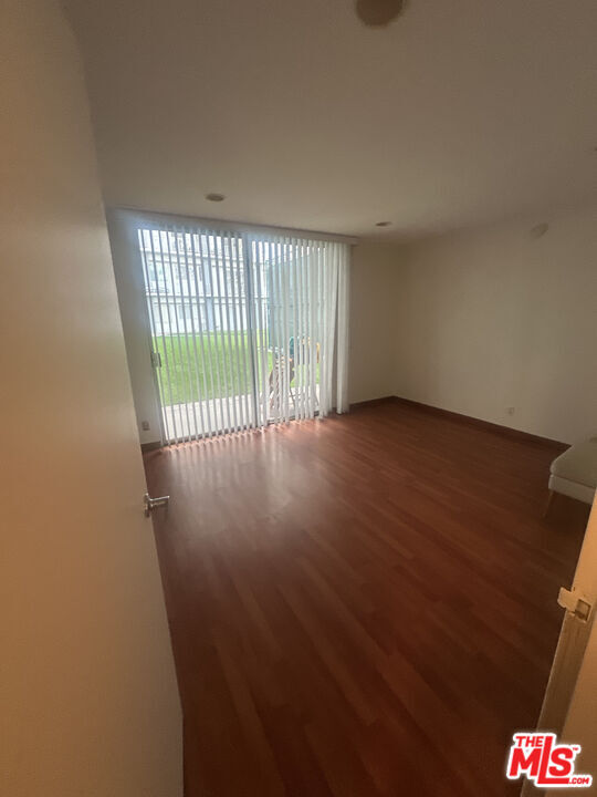 Building Photo - 100 S Doheny Dr