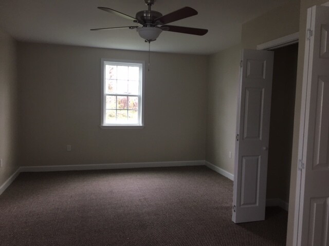 Building Photo - 5017 Oak Dr