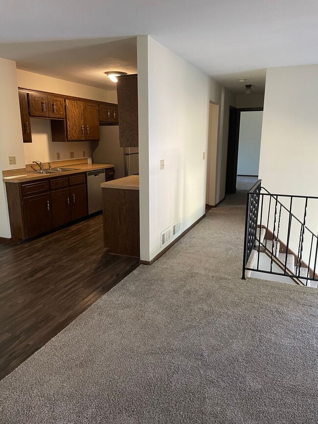 Building Photo - Blaine Townhome for Rent