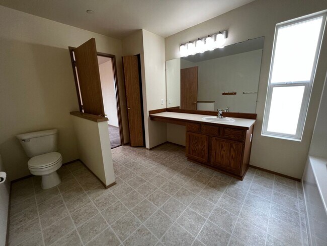 Building Photo - DuPont 2365 SF 3 bedroom plus loft home.