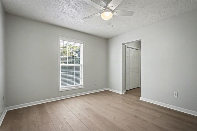 Building Photo - 1217 Clock St