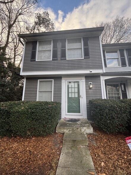 Building Photo - 1227 Scaleybark Rd