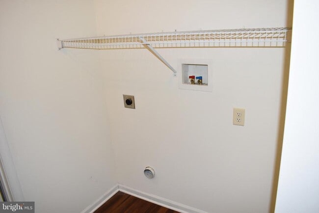 Building Photo - 2735 Roosevelt Dr