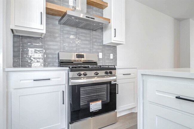 Building Photo - 5640 Dolores St