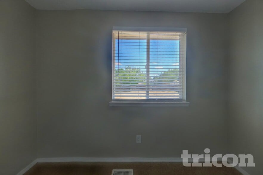 Building Photo - 1721 S Genoa Way