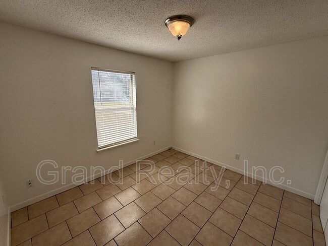 Building Photo - 4148 Charles Cir