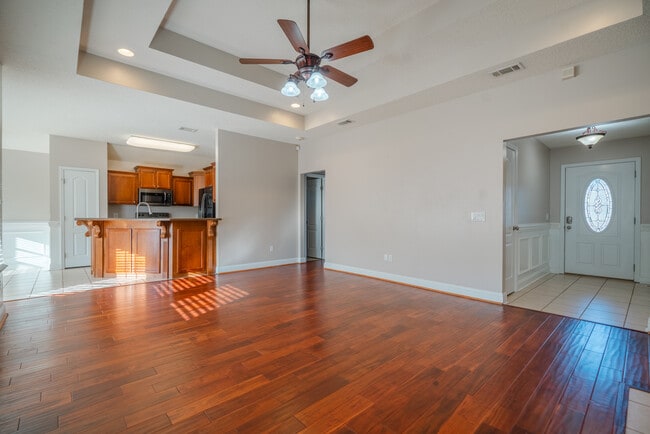 Building Photo - 59 Forest St NE