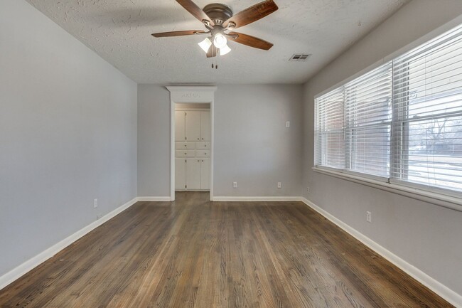 Building Photo - Three bed home in the heart of The Village