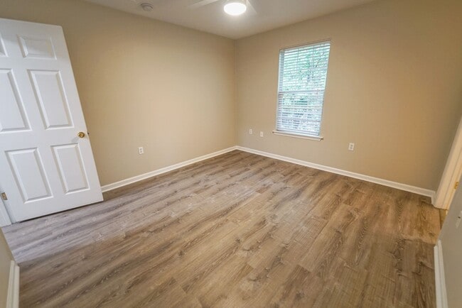 Building Photo - 241 Dixie Dr