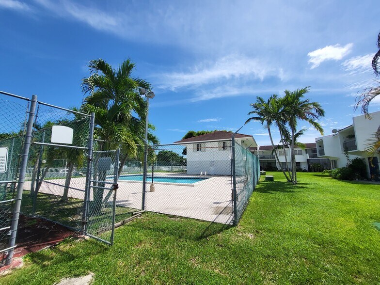 Building Photo - 9430 SW 170th St