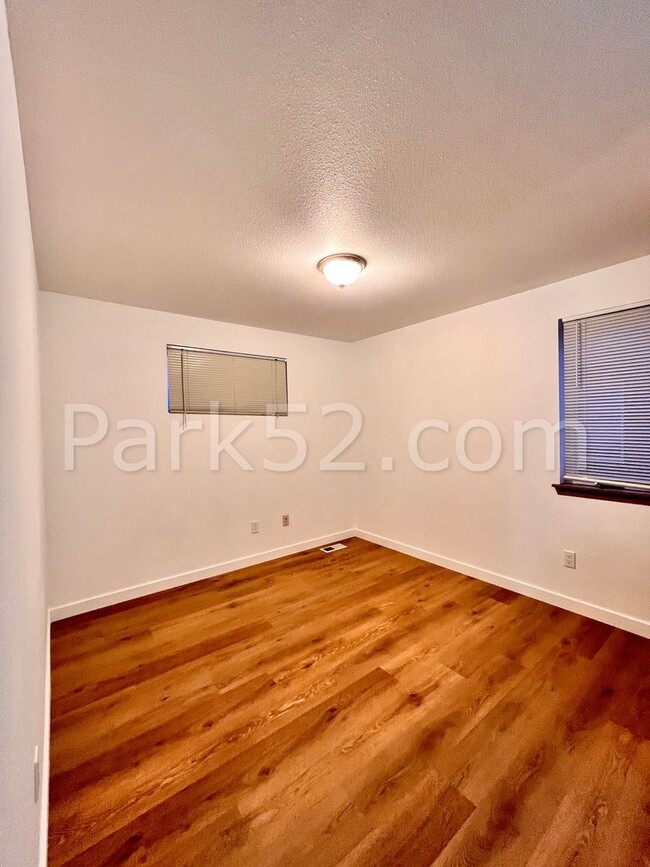 Building Photo - Remodeled 4 Bed 2.5 Bath Tacoma Single Fam...