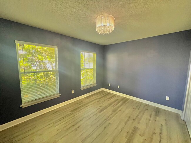 Building Photo - Gorgeous 4 Bed 2 Bath Home for Rent in Apo...