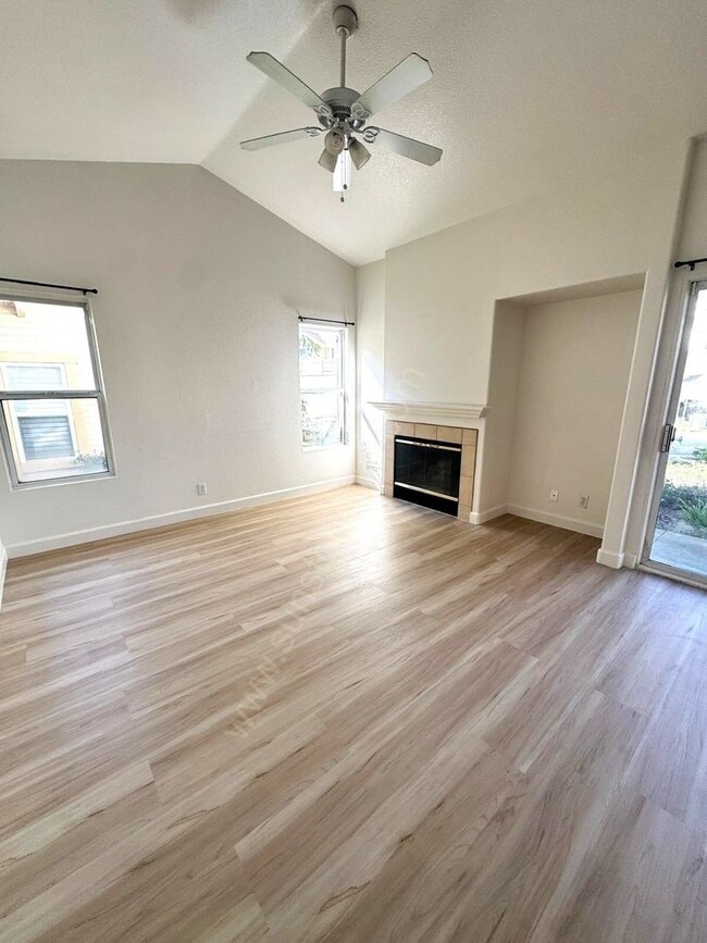 Building Photo - Beautifual Home