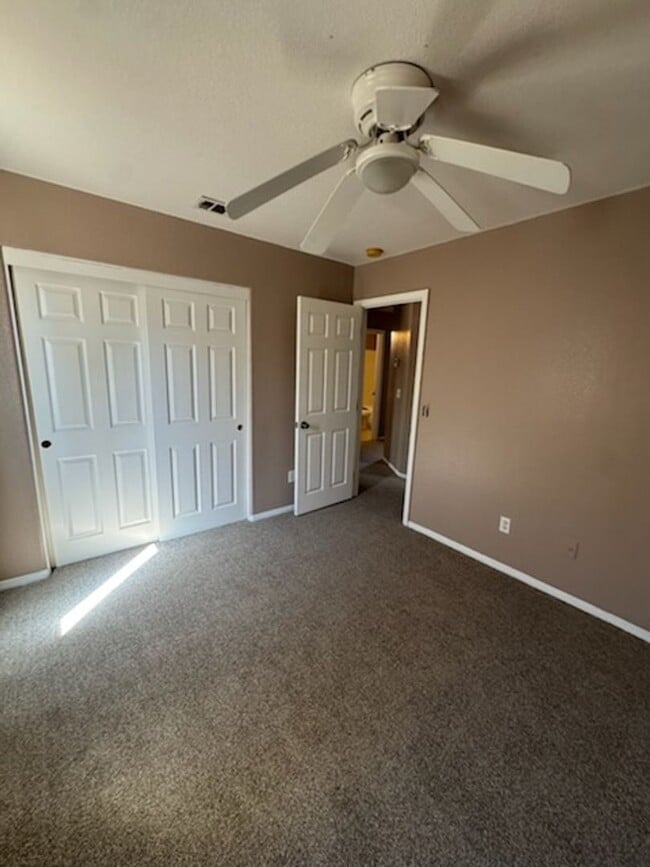 Building Photo - Warm and Cozy