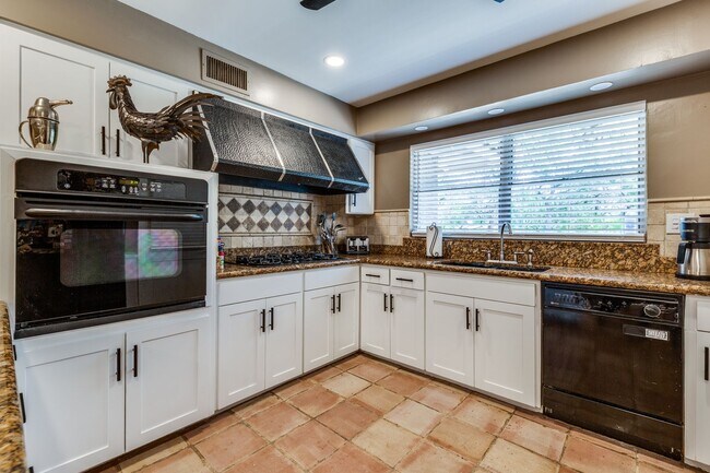 Building Photo - GORGEOUS RANCH-STYLE HOME ON WOODED 1.2 AC...