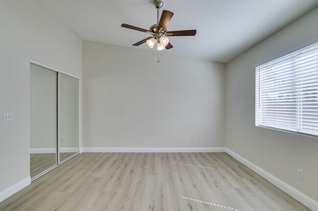 Building Photo - Stunning 3 bedroom, 2 bathroom house located in Silverado Ranch.