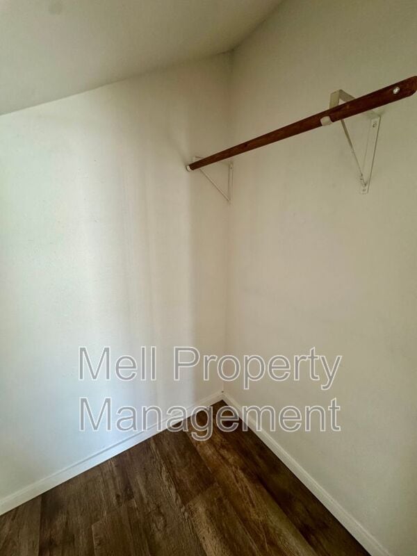 Building Photo - 315 S Main St