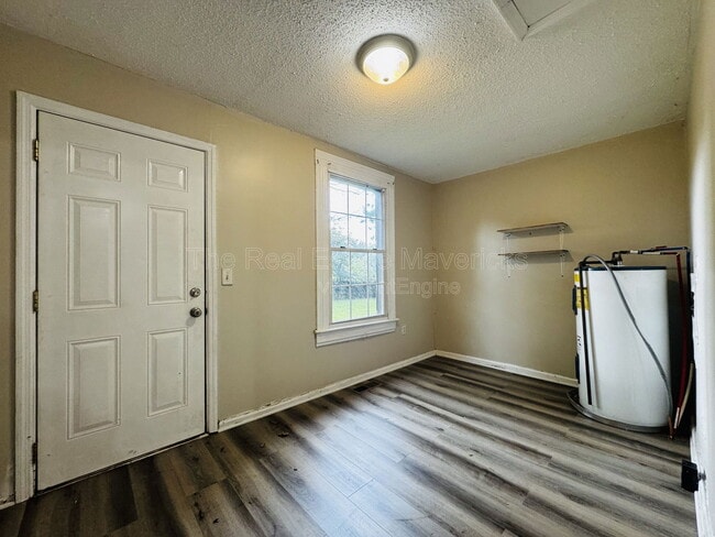 Building Photo - 2208 Duncan Ave