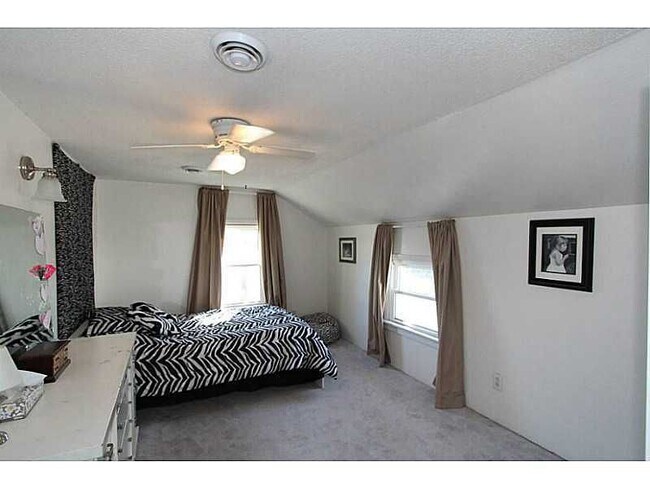Bedroom 2 - 2nd floor - 110 W Short St