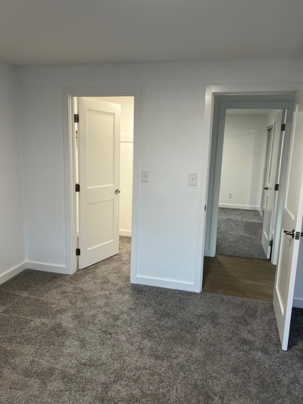 Building Photo - 8230 SE 72nd St