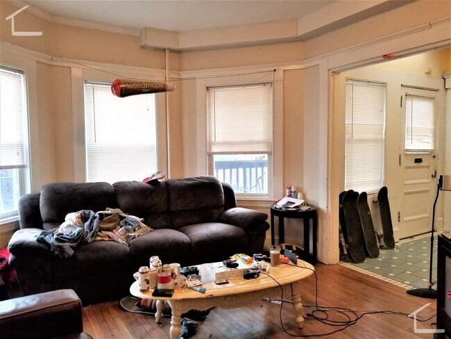 Building Photo - Great Deal! 5-bed, 3-bath Allston Apartment Near the B Line!