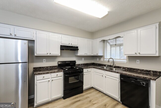 Building Photo - 9199 Fairway Ct