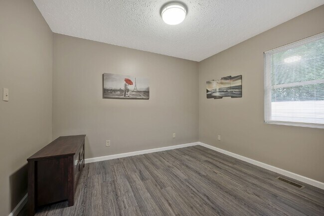 Building Photo - 2 Bed 2 Bath Corporate / Seasonal / Mid-term Lease Available