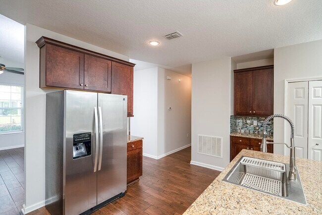 Building Photo - 494 Aventurine Ave