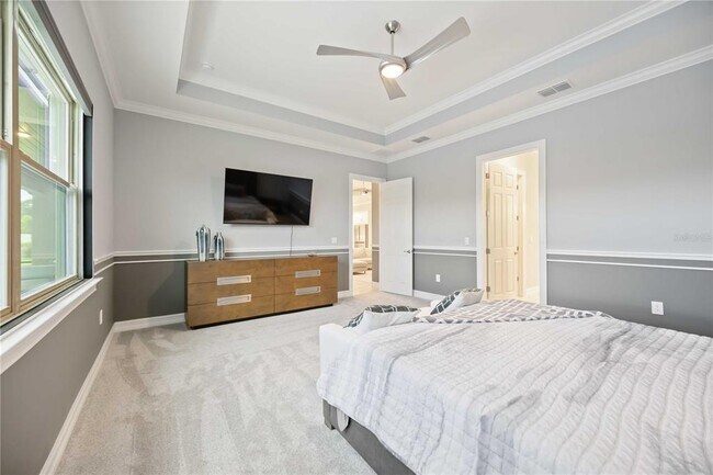 Building Photo - 645 Maraviya Blvd