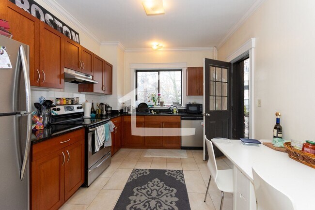 Building Photo - 37 Glenville Ave