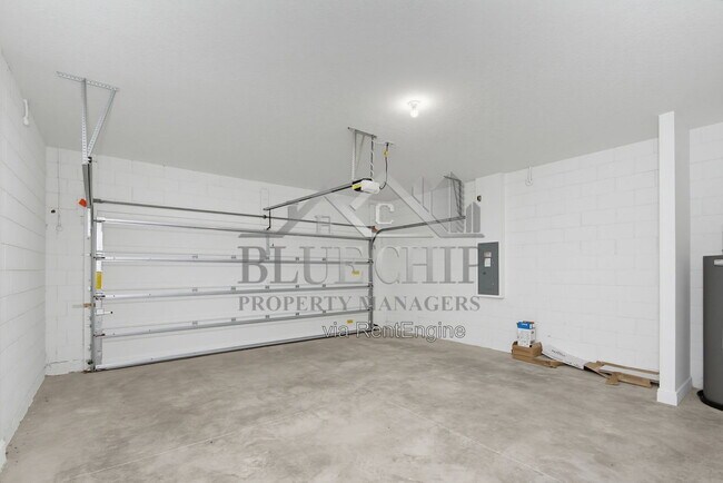 Building Photo - 1213 Pampus Dr