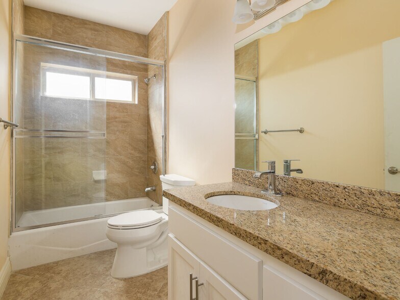 Building Photo - 4952 W 112th St