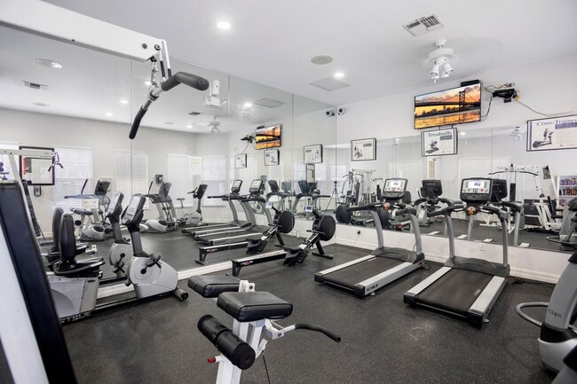 Building Photo - ** FAIRWAY PRESERVE ** 2 BED / 2 BATH CONDO - PET OK! - NORTH NAPLES - ANNUAL RENTAL