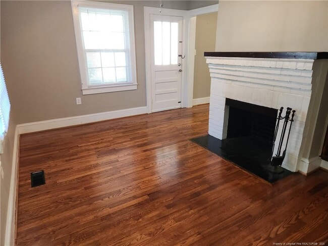 Building Photo - 225 Pinecrest Dr