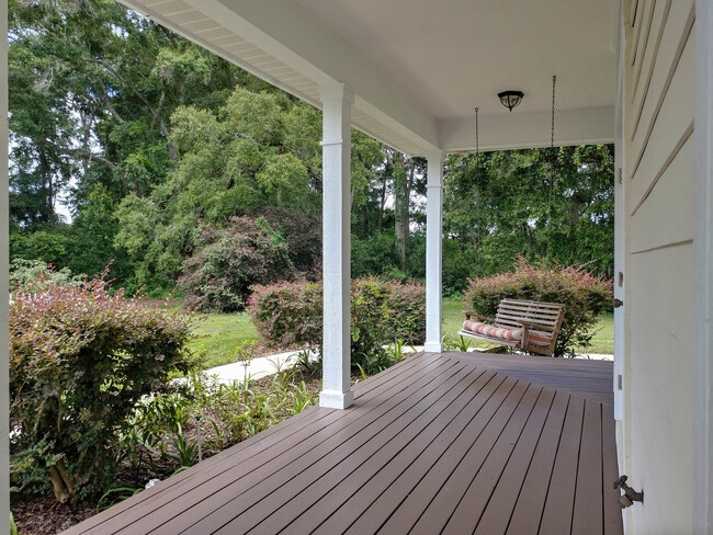 Building Photo - Idyllic Farmhouse in Newberry