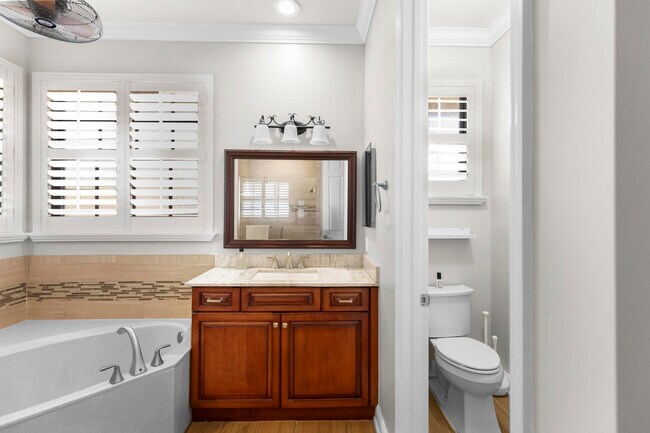 Building Photo - 1509 SW Mockingbird Cir