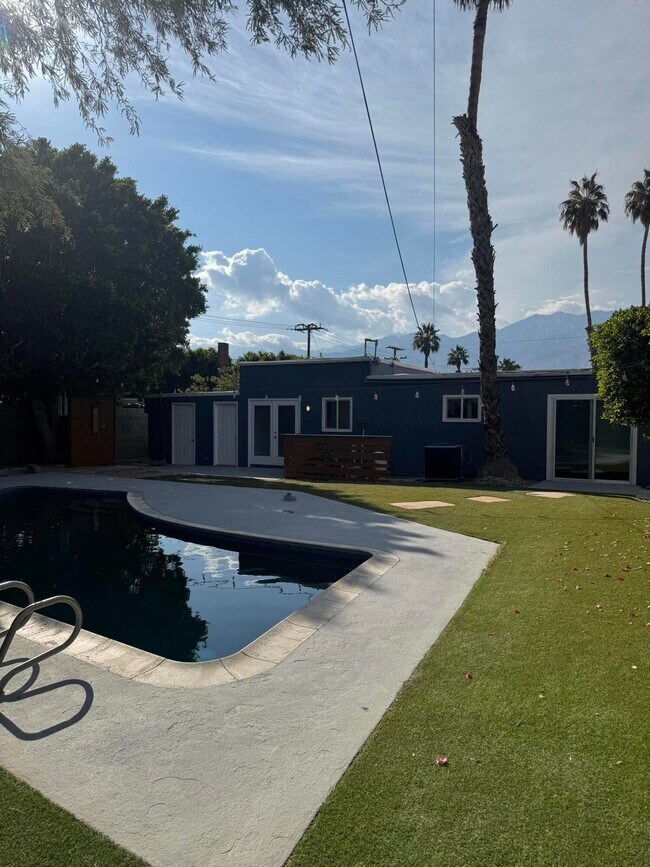 Building Photo - 30620 Pauline Ave