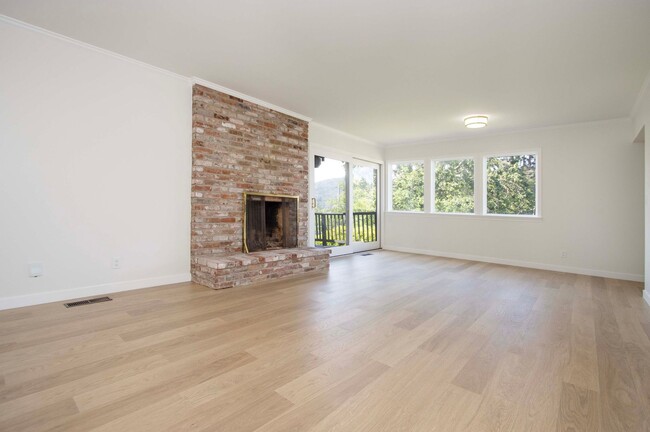 Building Photo - 4Bed/2Bath Home in  Kentfield with stellar...