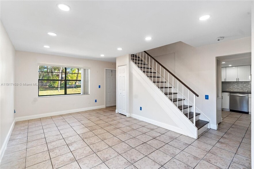 Building Photo - 6241 SW 116th Pl