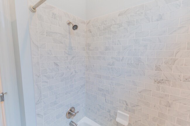 Building Photo - 1121 West Ave