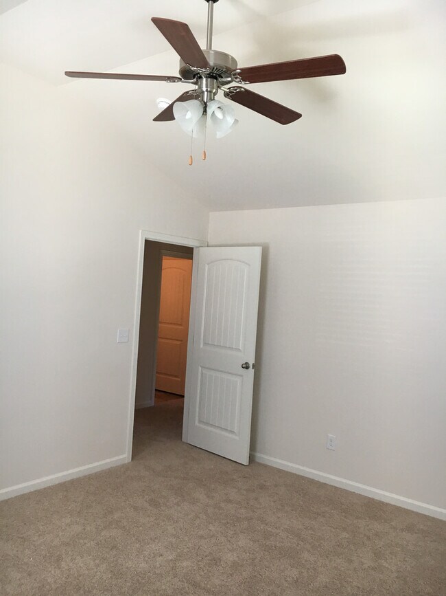 Building Photo - Doss Ferry Community in Kimberly Al  2 story house built 2017, 3 Bedroom, 2.5 bathroom house with...