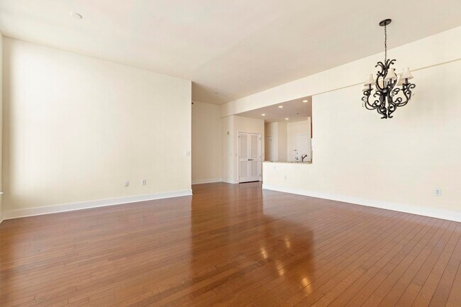 Building Photo - 1125 Maxwell Ln